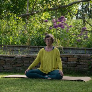 Yoga på plænen